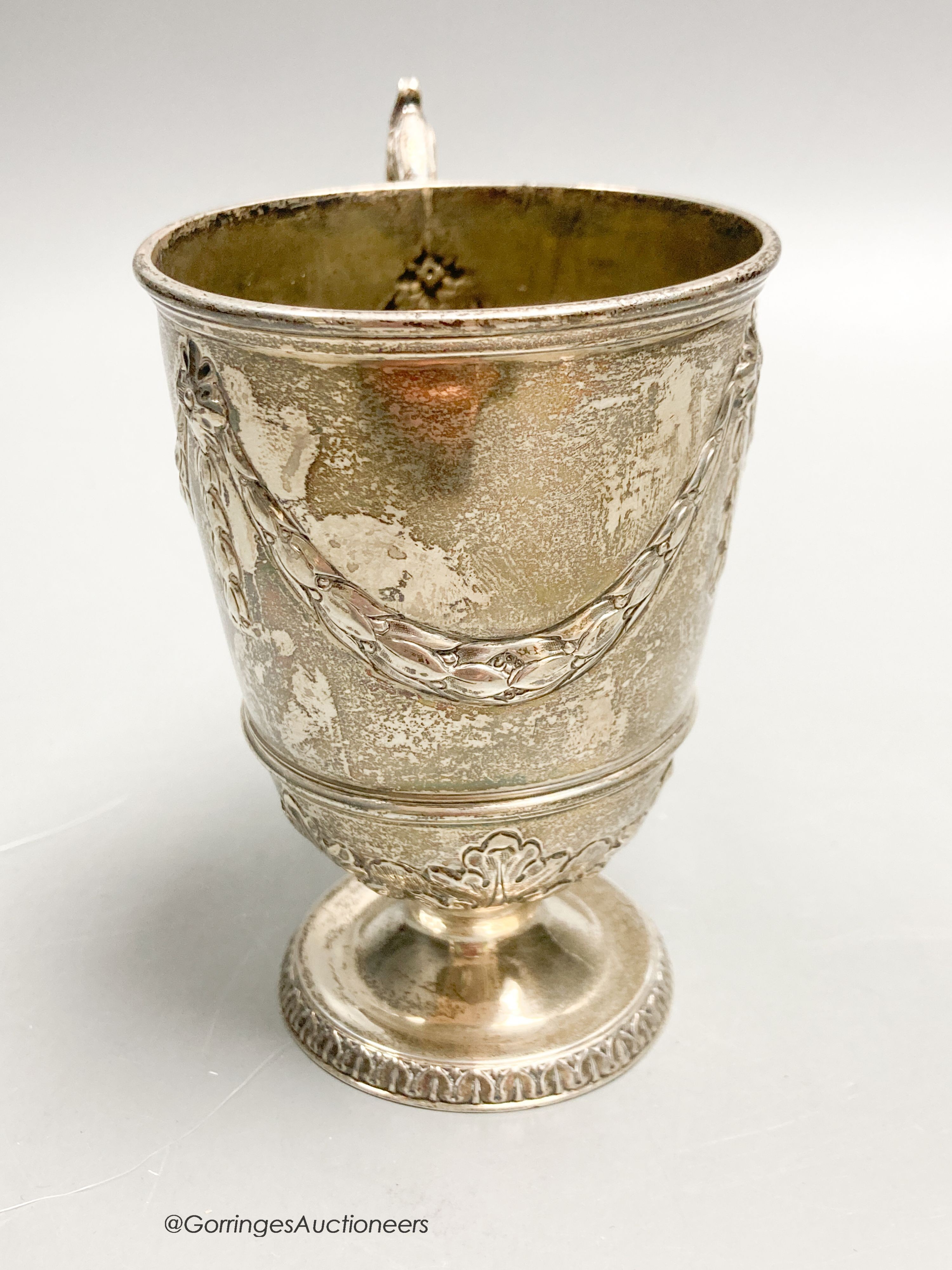 A Victorian silver pedestal christening mug, Jackson & Chase, London, 1877, 11.1cm, 4oz.